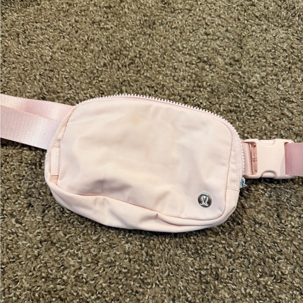 Lululemon Everywhere Belt (baby pink)